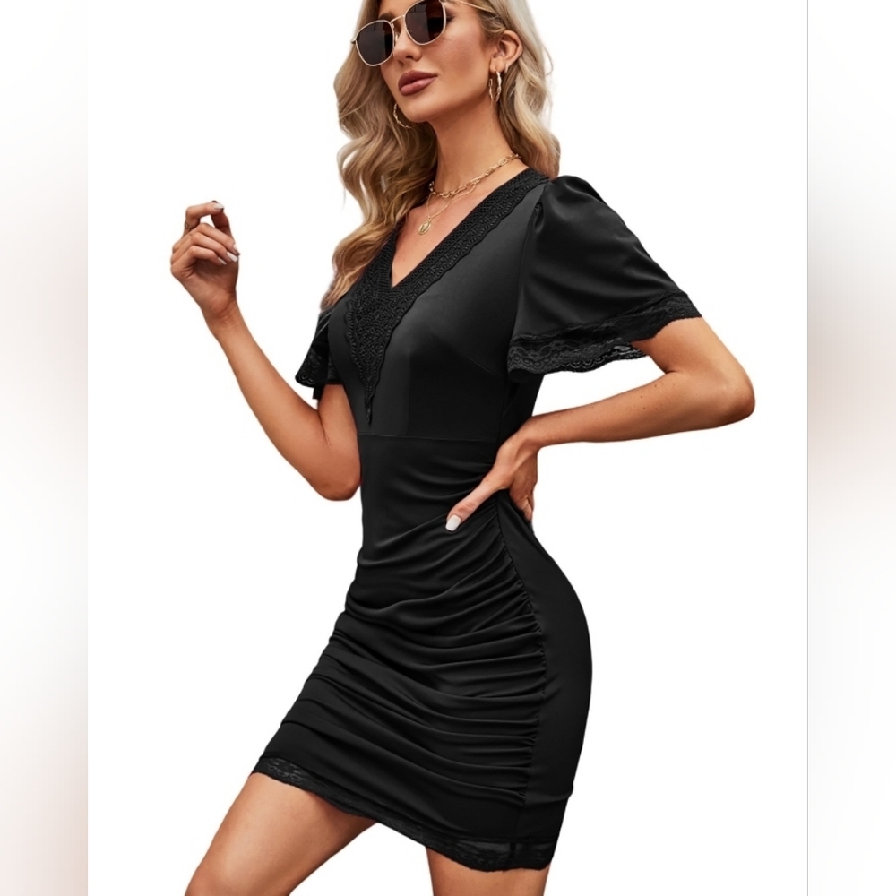 NWT! Missky Womens Medium sexy black bodycon lacy short sleeve Vneck mini dress